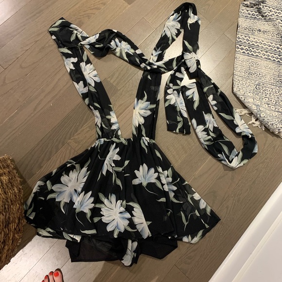 L’ATISE black and floral romper - Picture 3 of 9